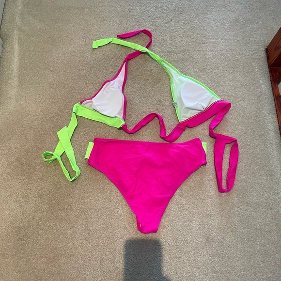 Hot pink and neon green  bikini - Picture 5 of 6